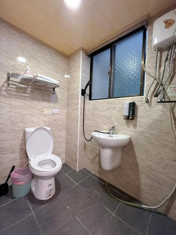 Fengchia Fun House Apartment Taichung Luaran gambar